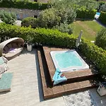 Luxury Adele Pool & Privat Whirlpool Готель *