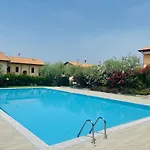 Luxury Adele Pool & Privat Whirlpool Готель Бардоліно
