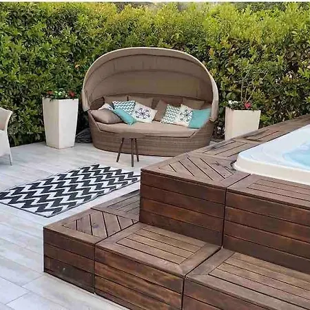 Luxury Adele Pool & Privat Whirlpool Отель *