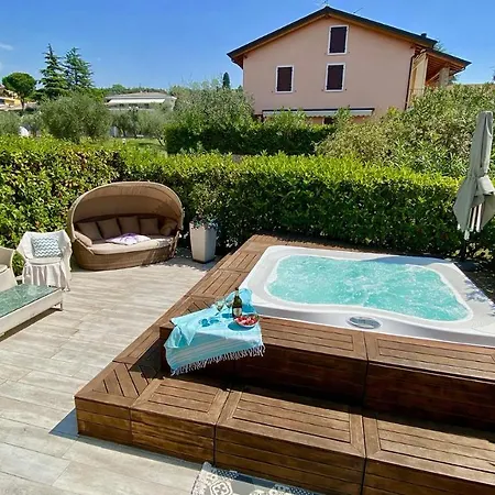 Luxury Adele Pool & Privat Whirlpool Отель *
