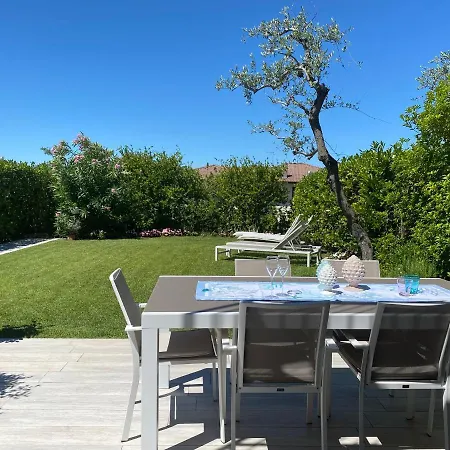 Отель Luxury Adele Pool & Privat Whirlpool Бардолино