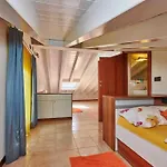 Luxury Adele Pool & Privat Whirlpool Ξενοδοχείο *