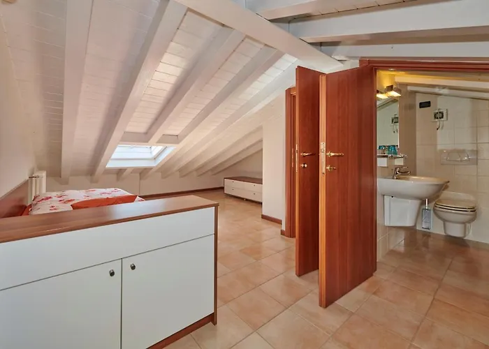 Luxury Adele Pool & Privat Whirlpool Hotell *