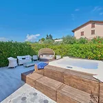 Luxury Adele Pool & Privat Whirlpool Szálloda