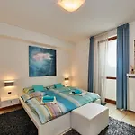 Luxury Adele Pool & Privat Whirlpool Szálloda