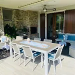 Luxury Adele Pool & Privat Whirlpool Szálloda